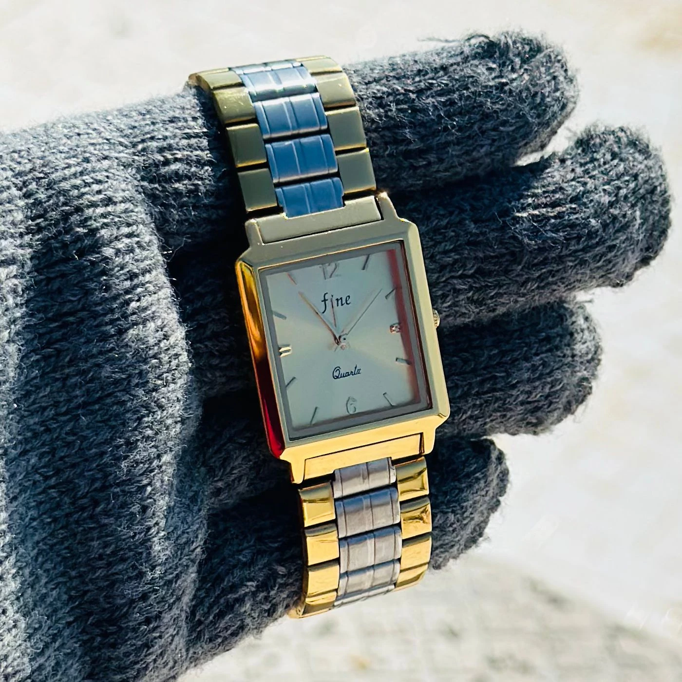 Man’s analog watch