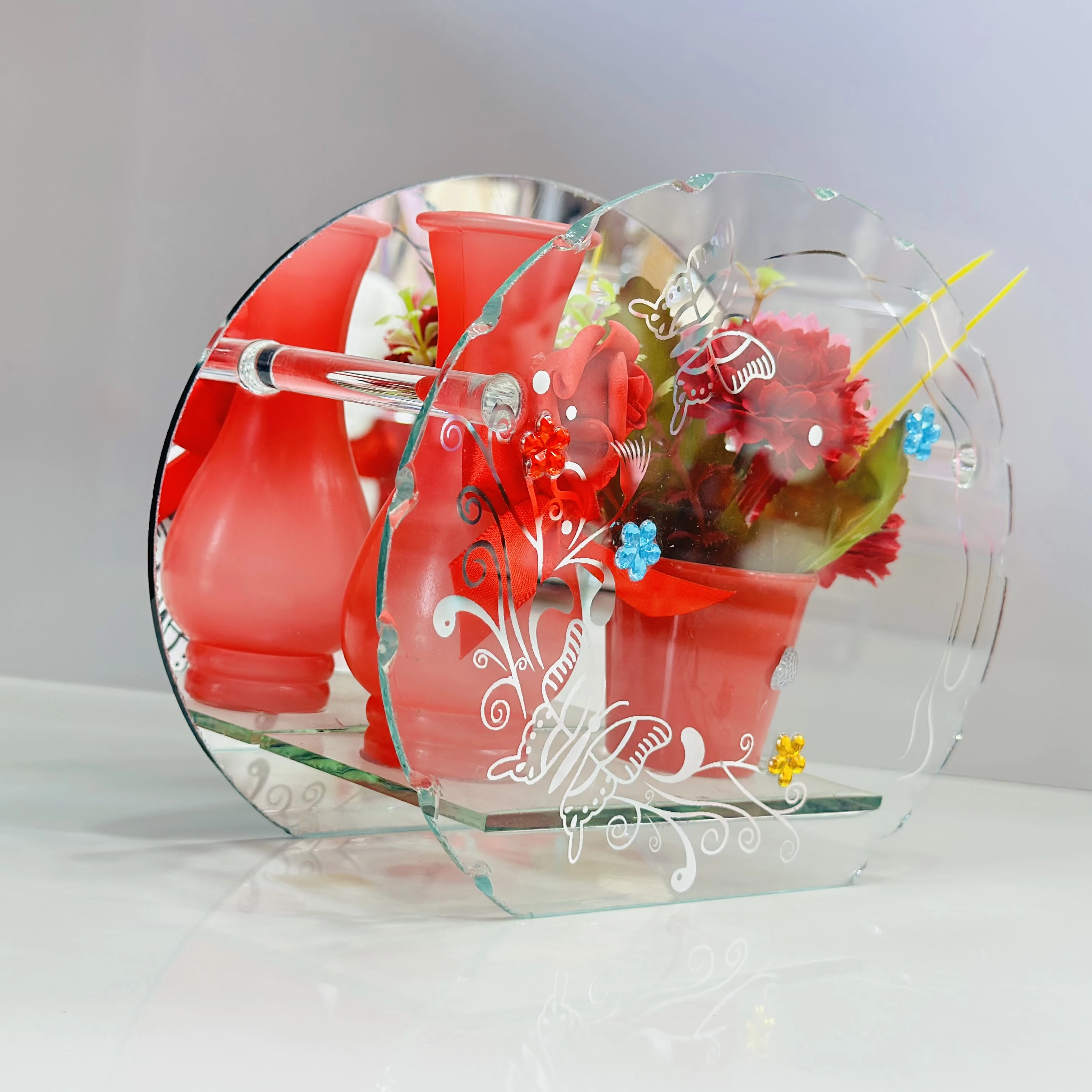 decorative glass showpiece with a reflective mirror.(SKU-QIB3WK)