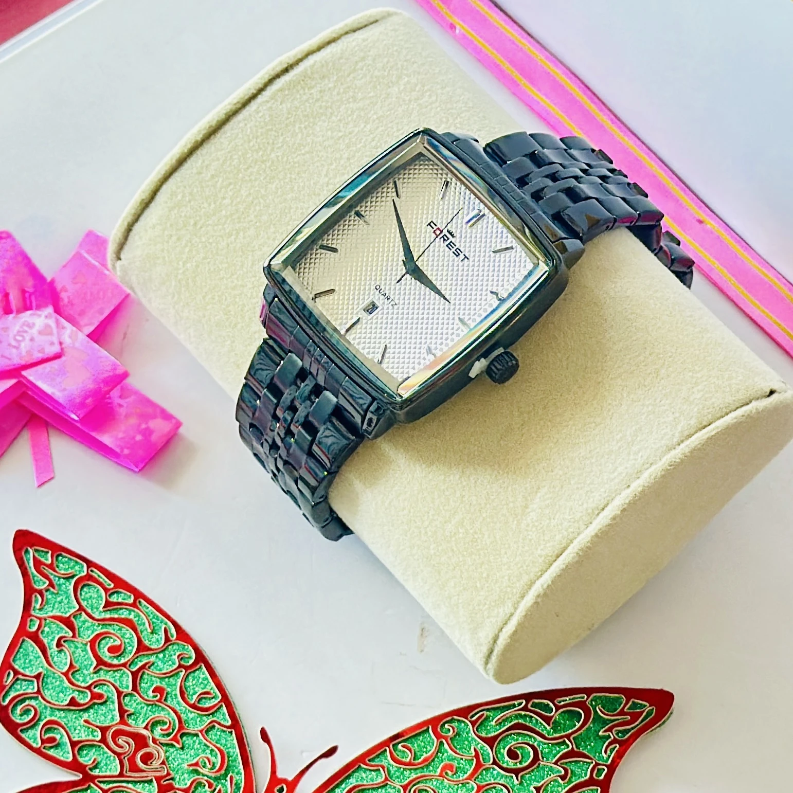premium square-look timepiece featuring a black chain strap and a white dial.