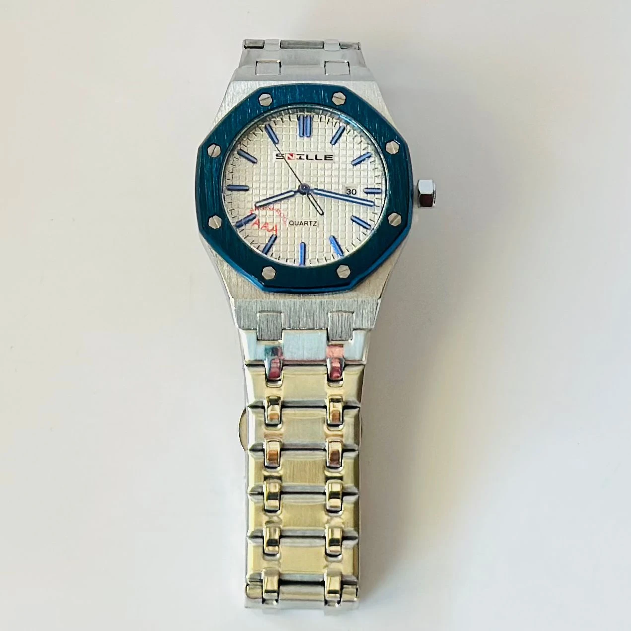 Snille's stylish men's metal chain watches