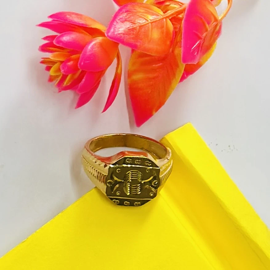 22kt yellow gold men's ring with a matte finish and machine-cut designs.