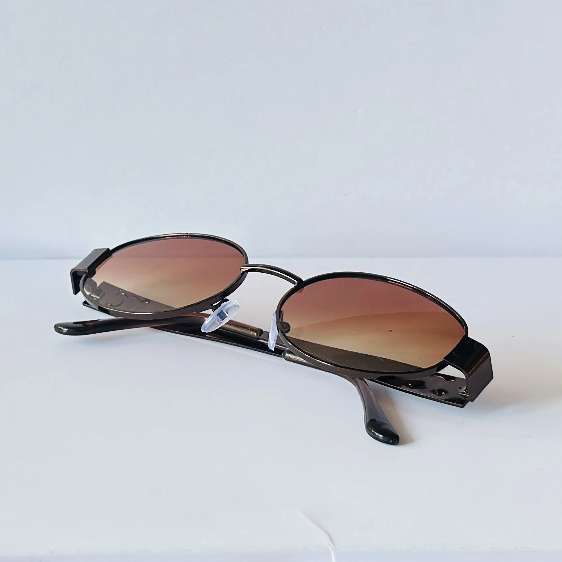 vintage-style oval sunglasses