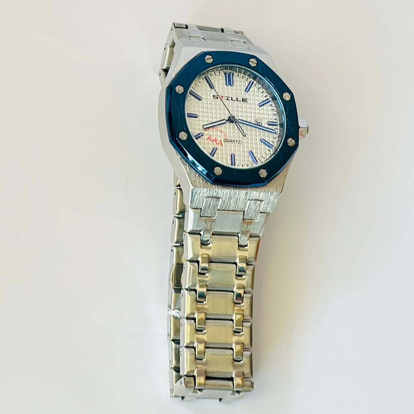 Snille's stylish men's metal chain watches