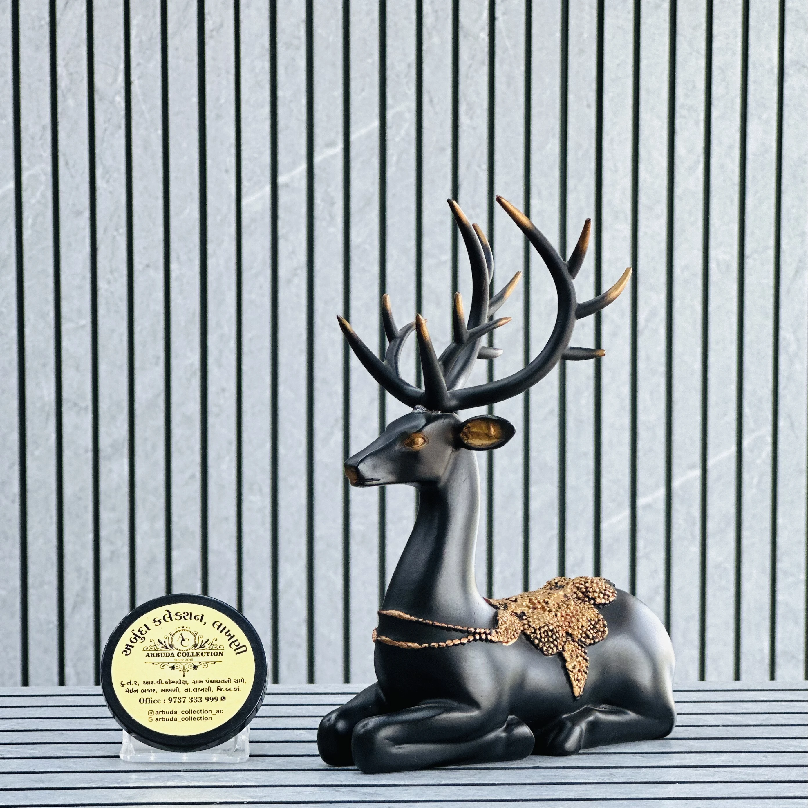 Deer figurine/ Showpiece