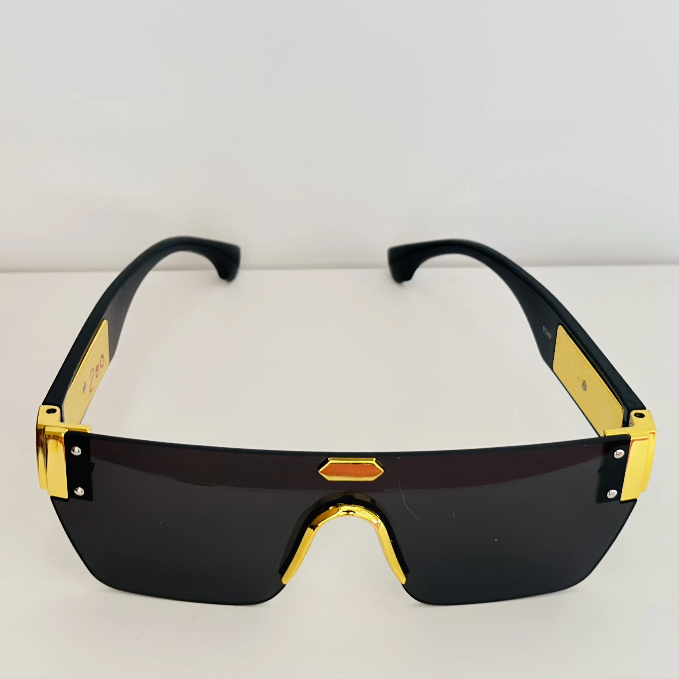 Stylist rimless square sunglasses