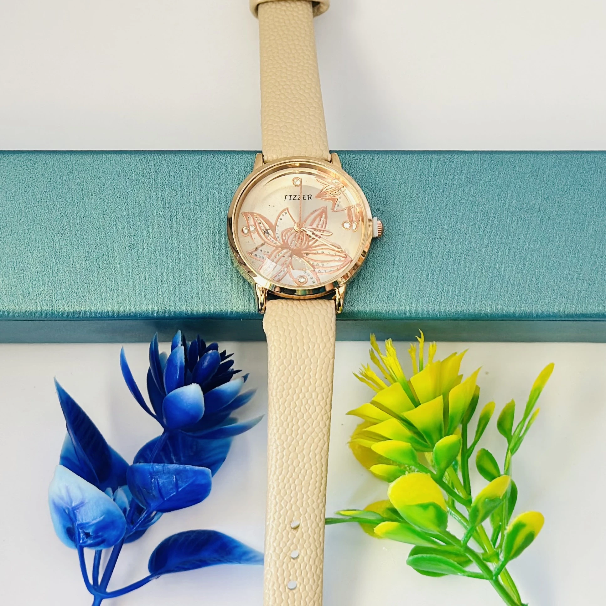 Fizzler women's analog quartz wrist watch