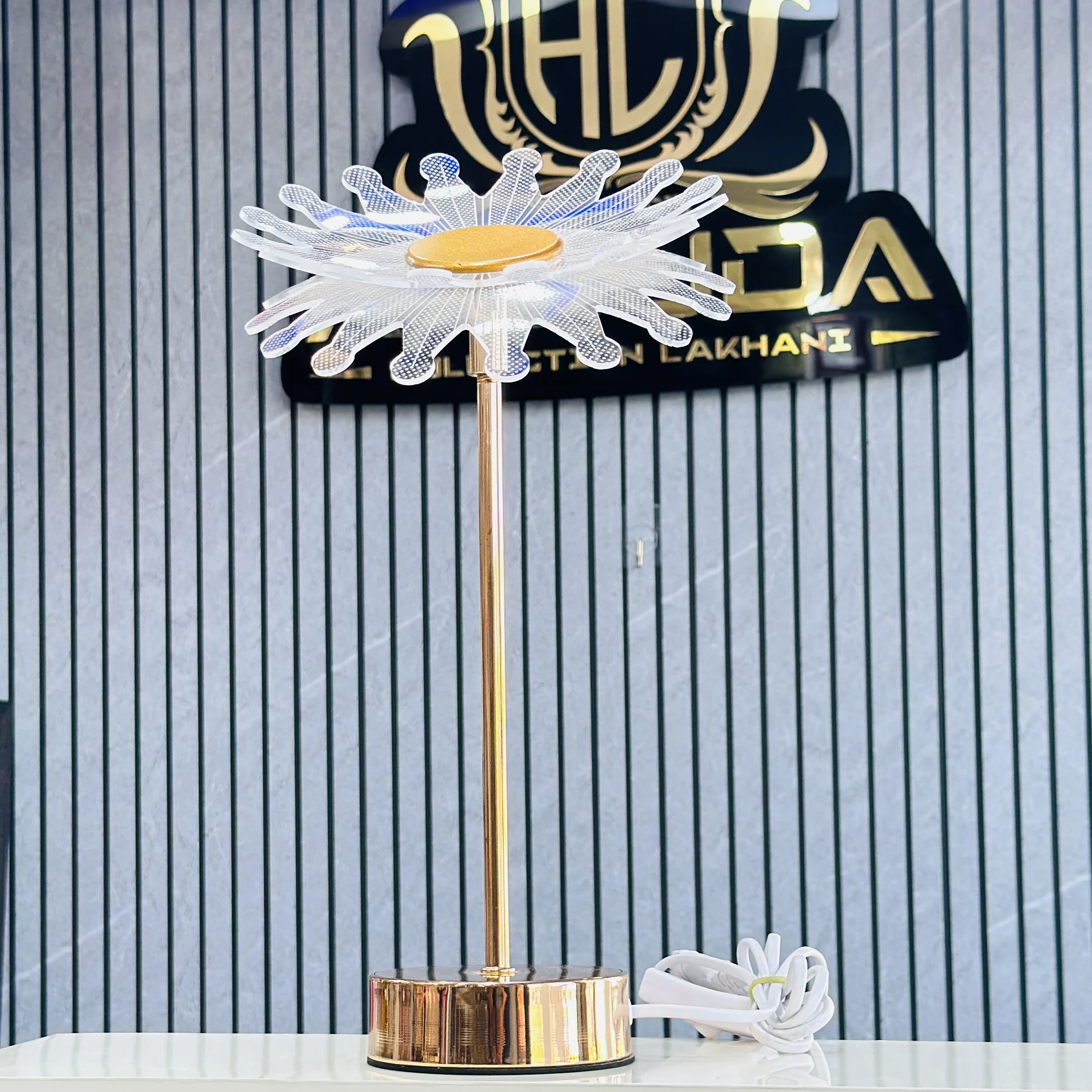Blooming Flower Crystal Brass Sculpture(SKU-4D79OA)