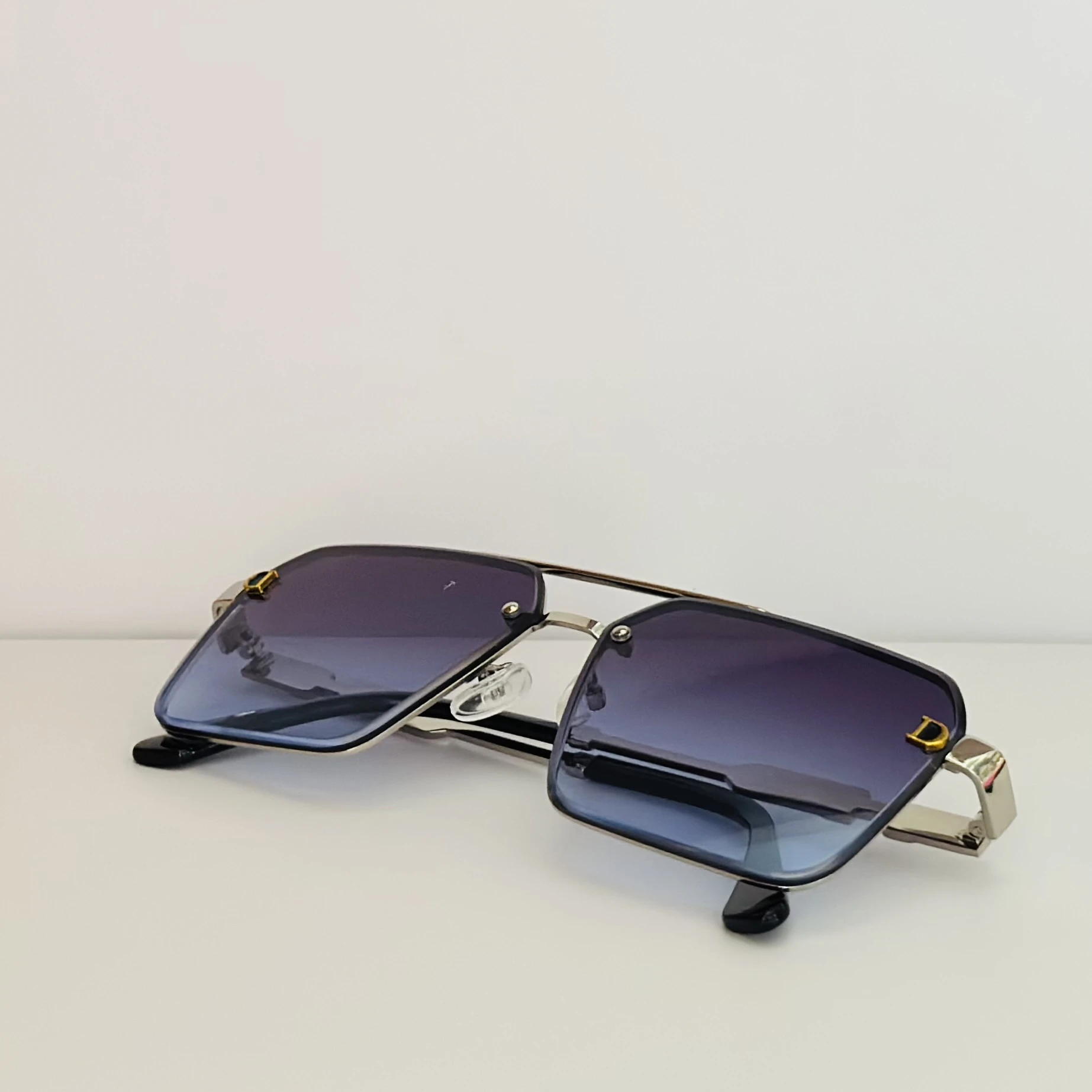 Levi's aviator sunglasses