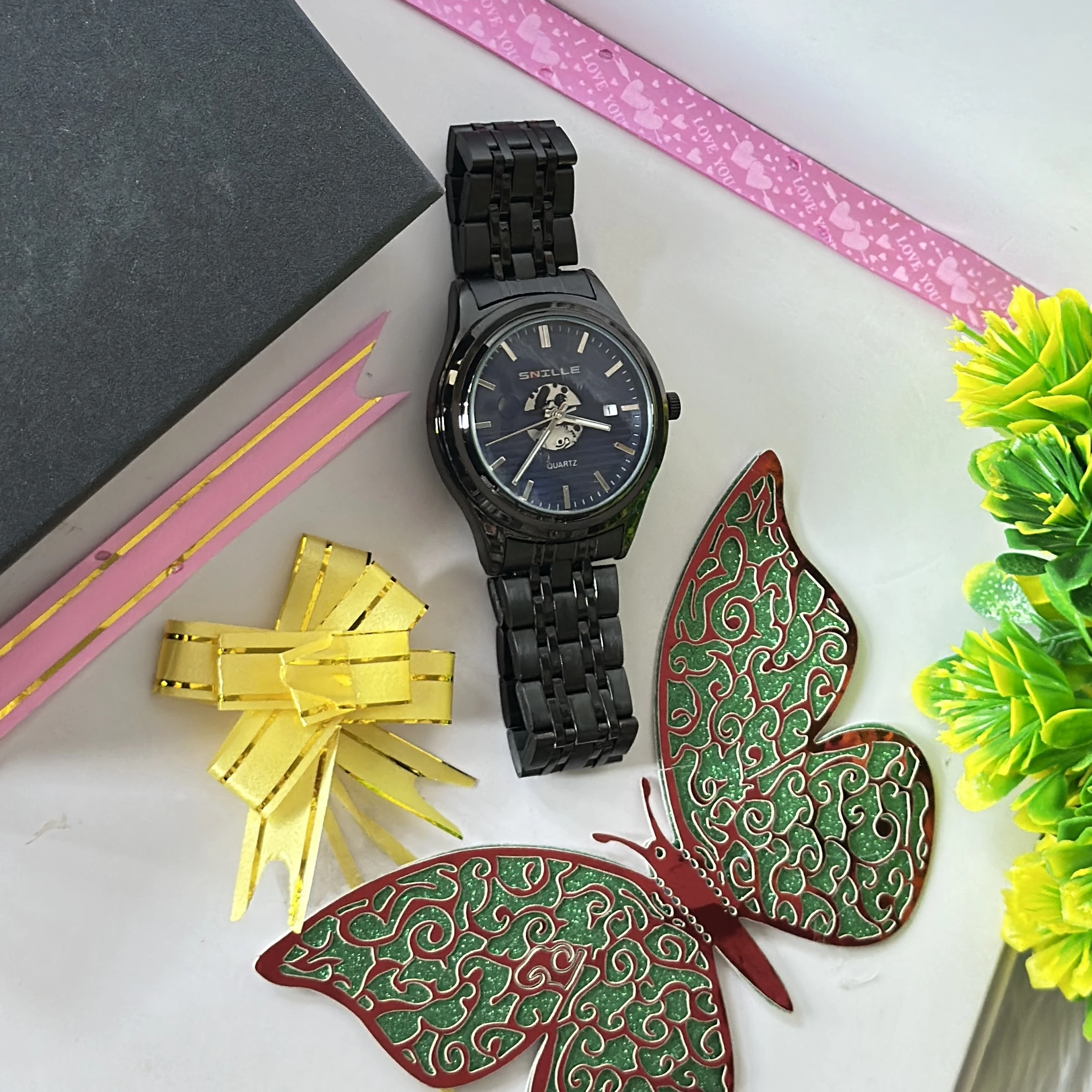 Snille brand wristwatch features a black analog