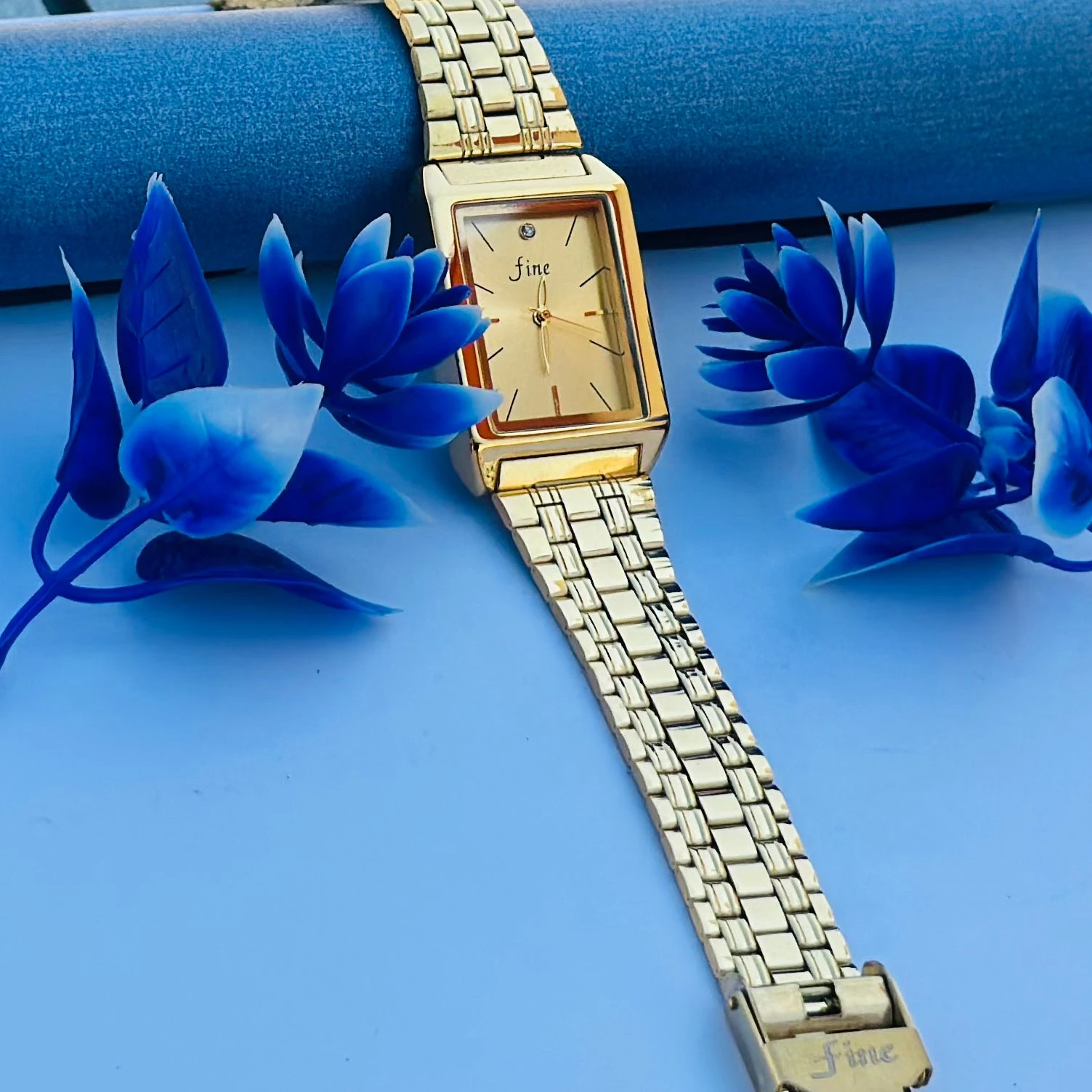 Golden Design analog watch