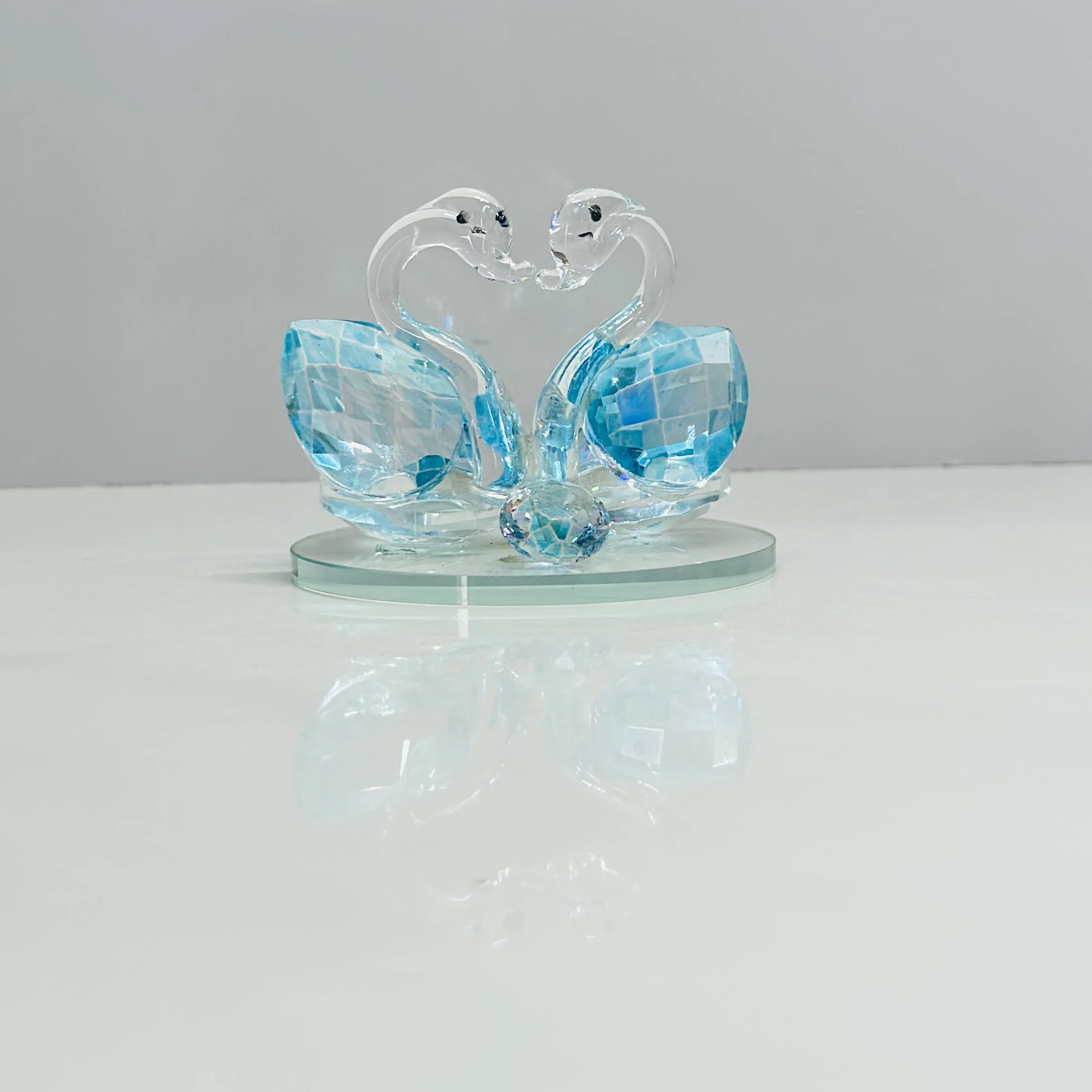 Crystal Swan Paperweight Figurine Glass Figure (SKU-5QYMVW)