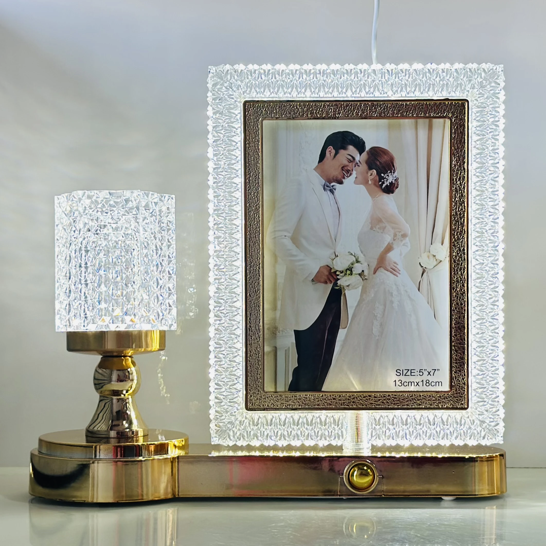 Romantic LED Dome Lamp with Kissing Couple