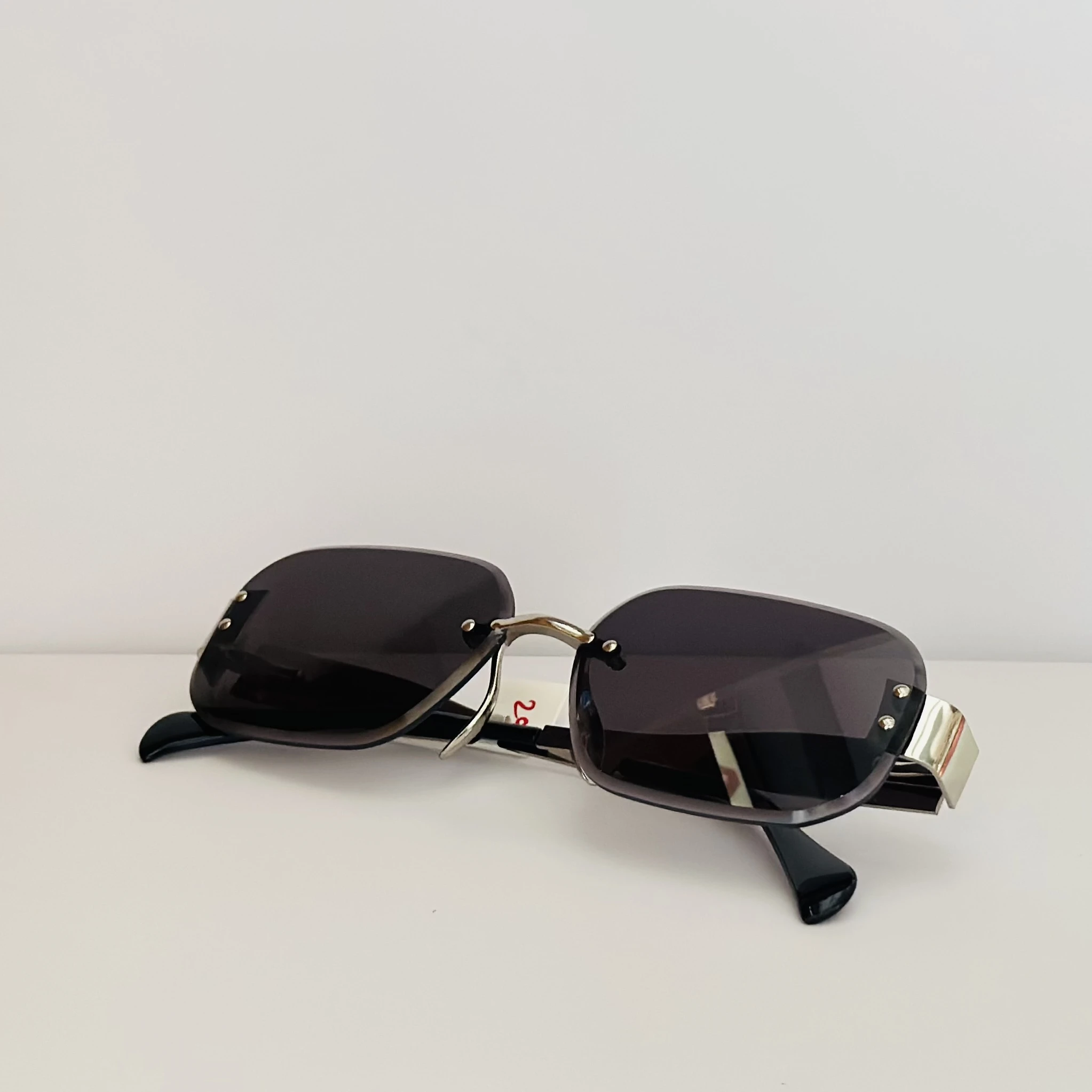Rimless rectangular sunglasses