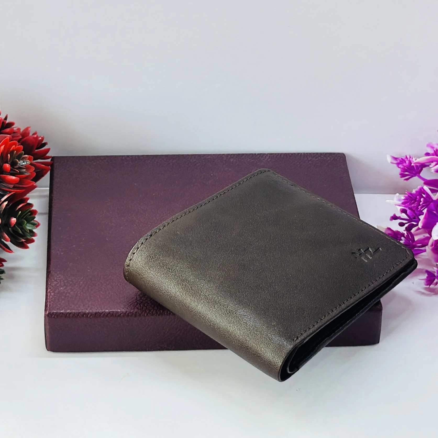 HZ men's bifold wallet made from genuine leather.