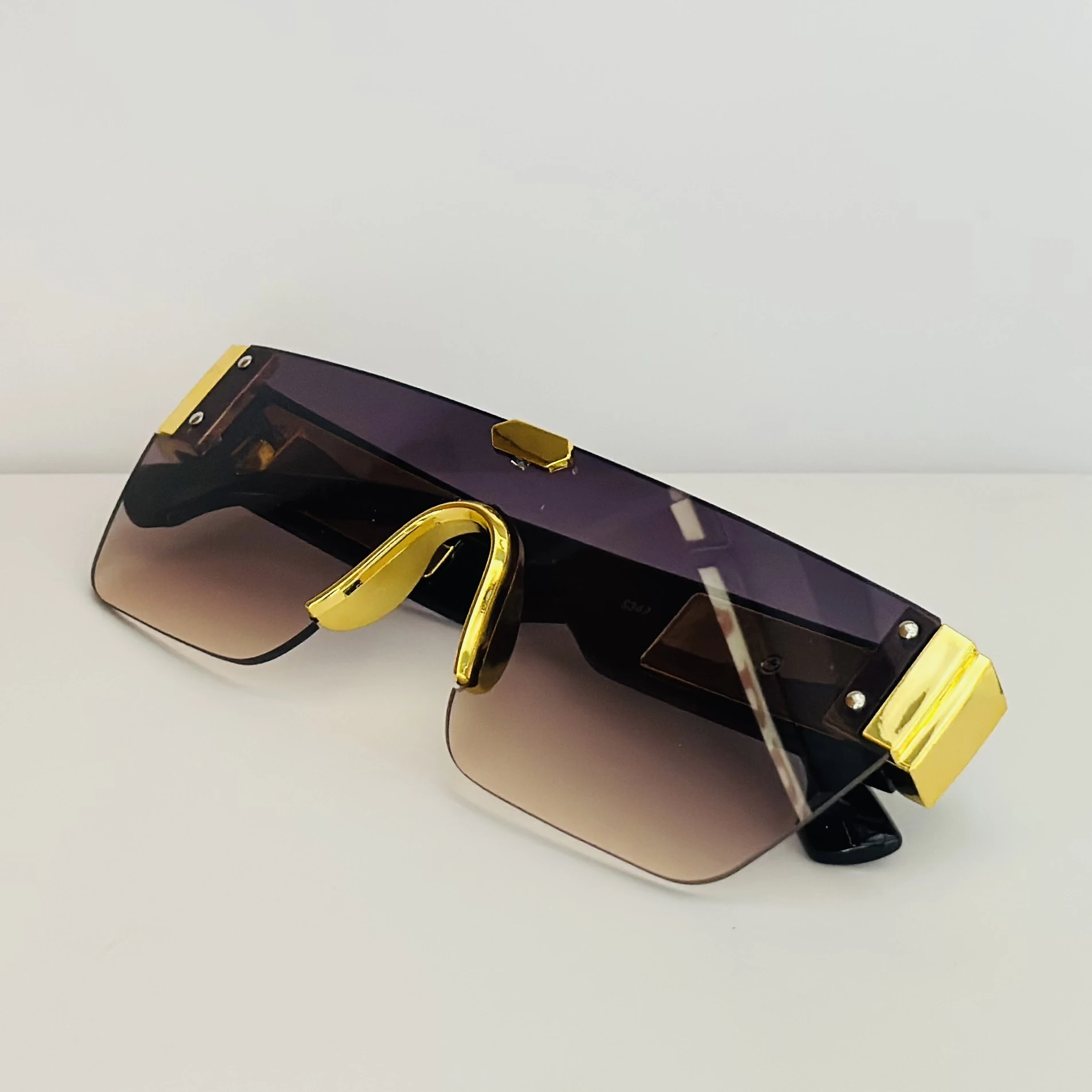 Stylist rimless square sunglasses