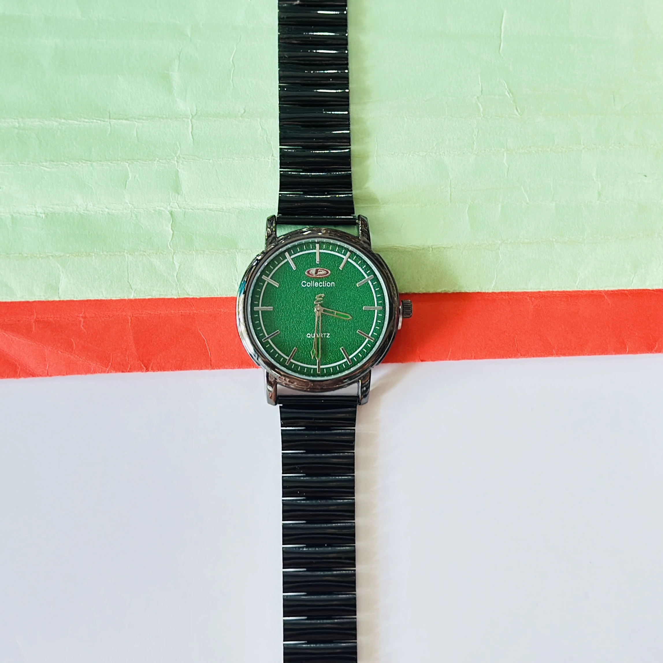 Analogue wristwatch