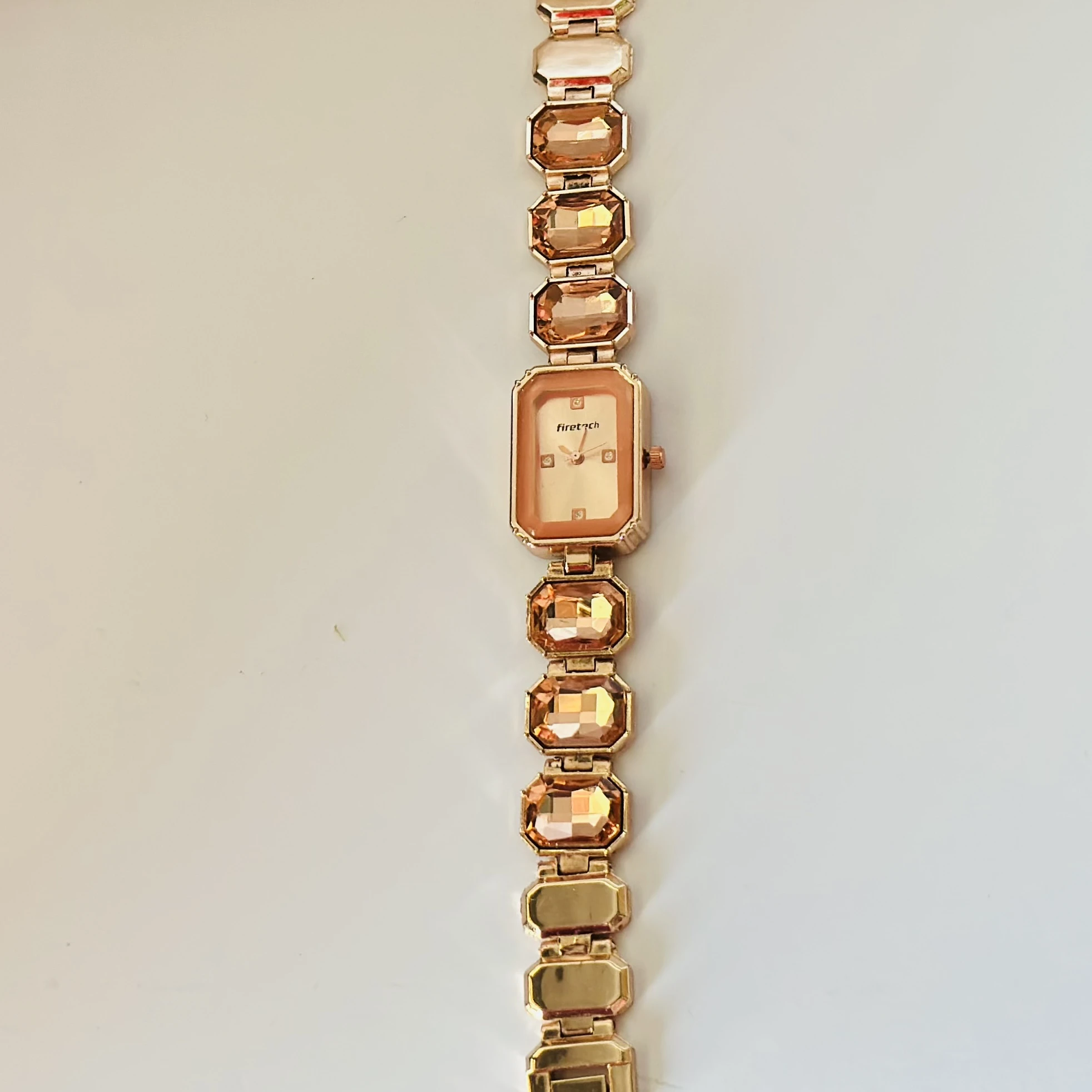 Analog quartz watch for women