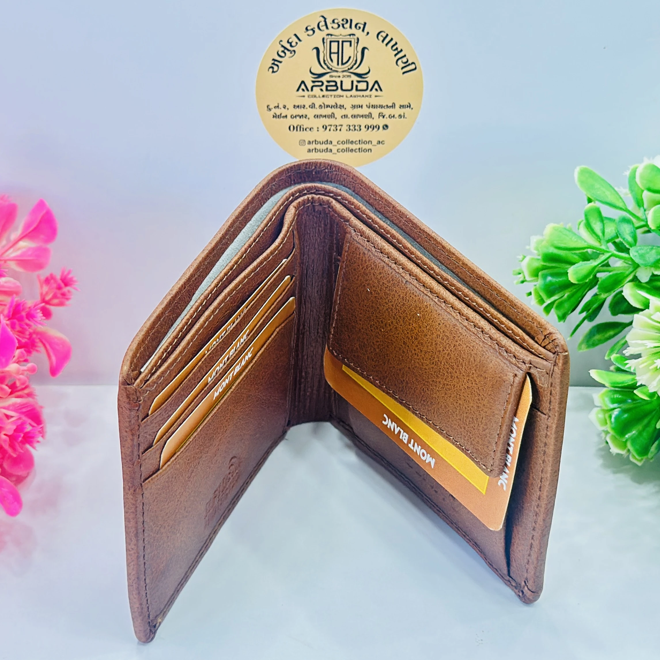 Brown leather men's bi-fold wallet
