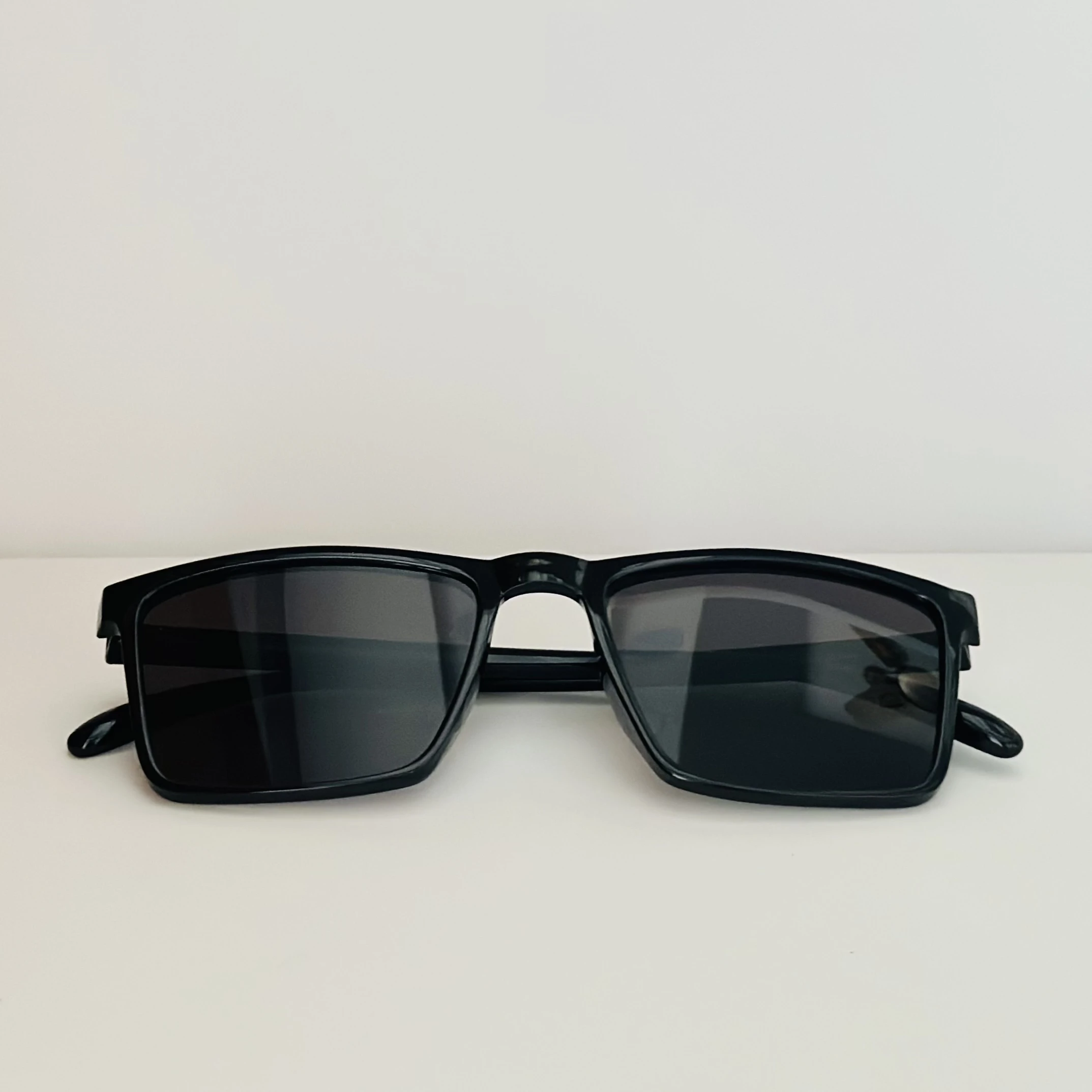 Black square sunglasses