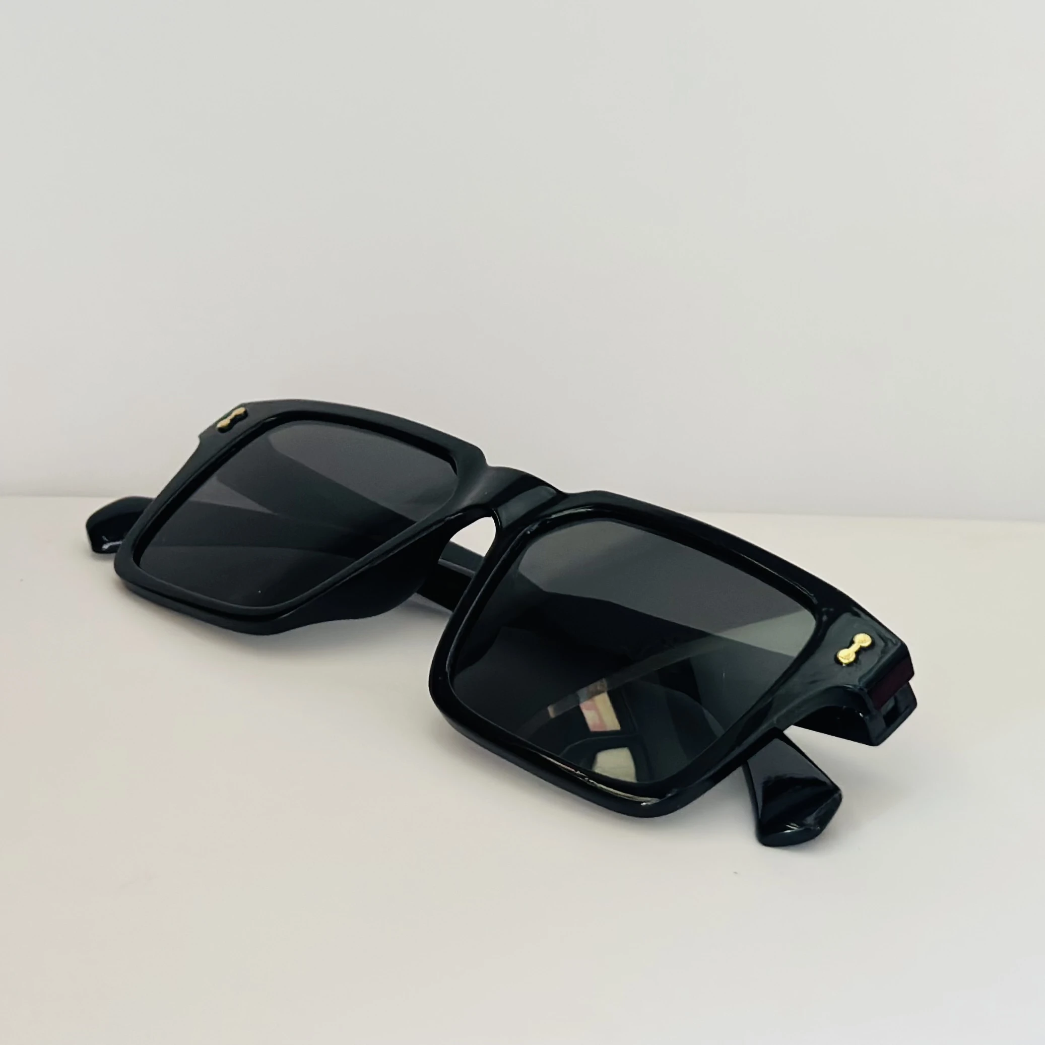 Black square sunglasses
