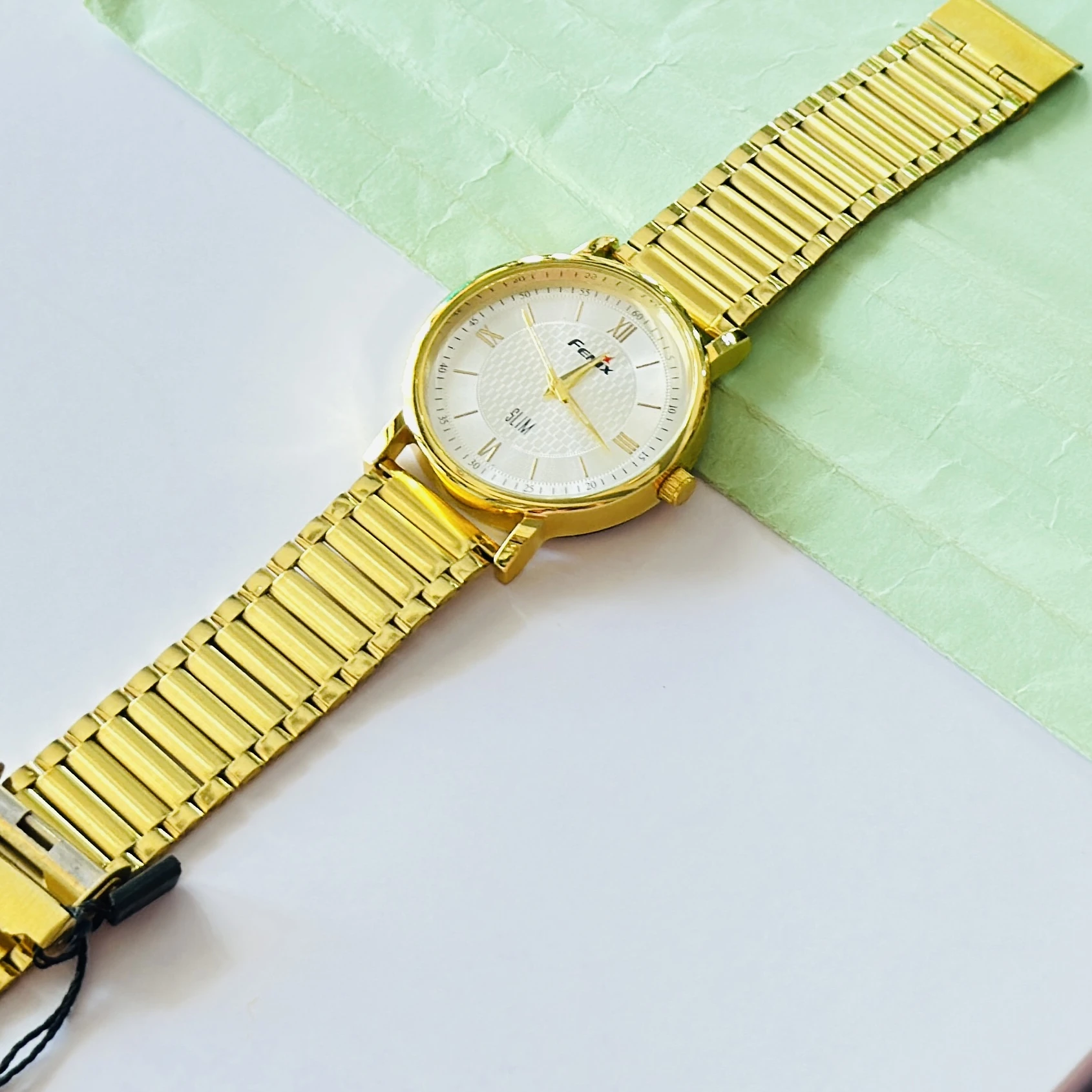 Gold coloured analogue watch for man’s