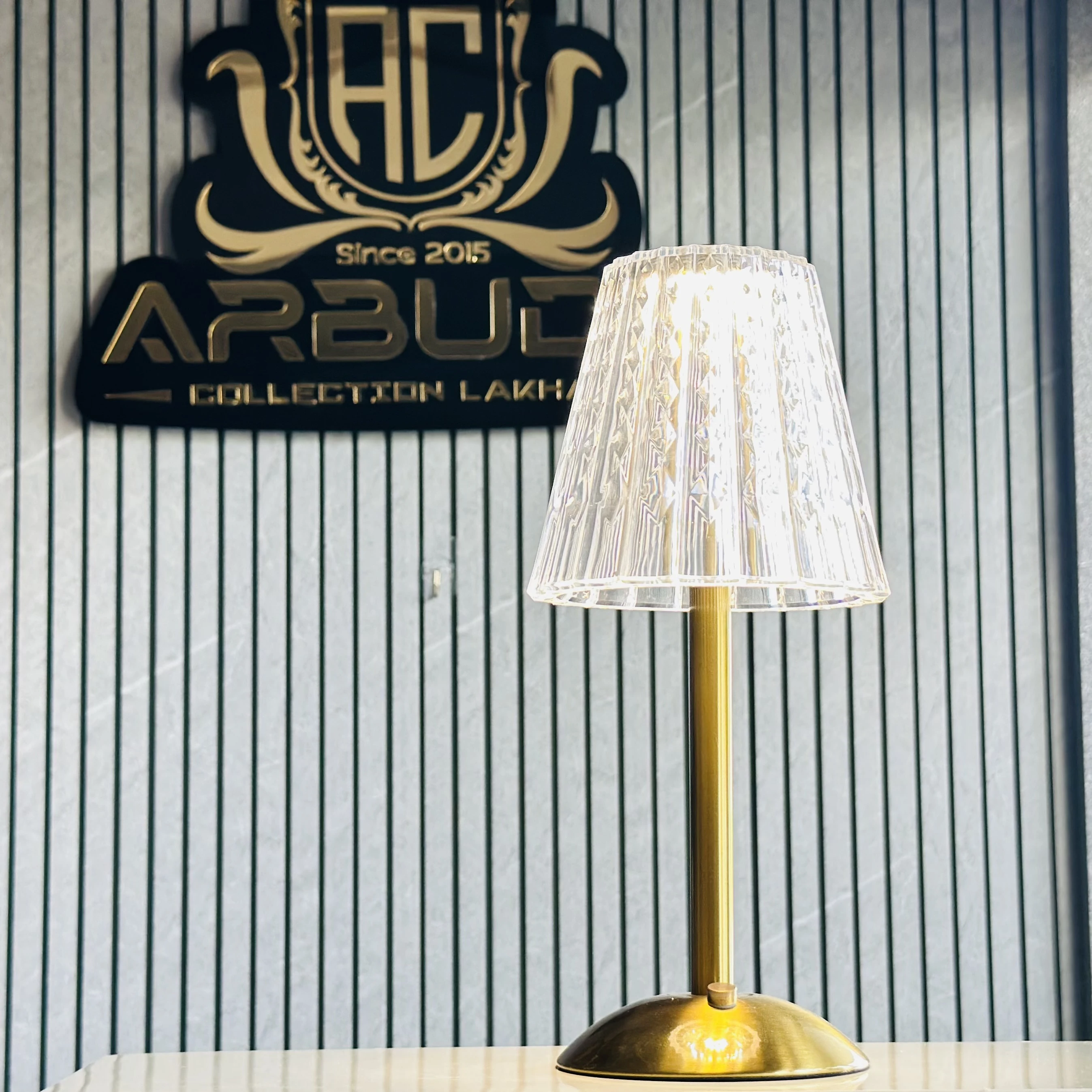 Modern table lamp (SKU-TG5A3L)