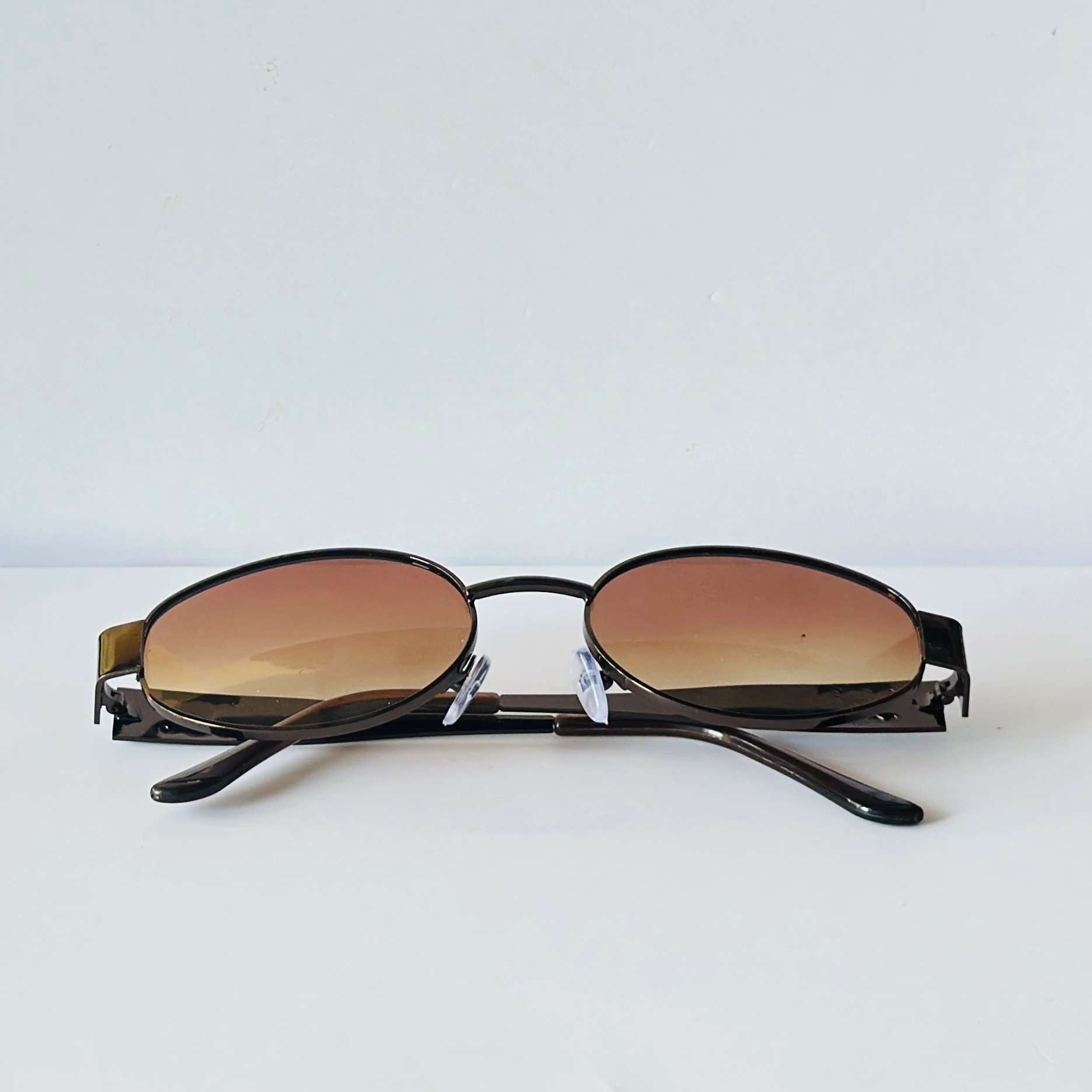vintage-style oval sunglasses