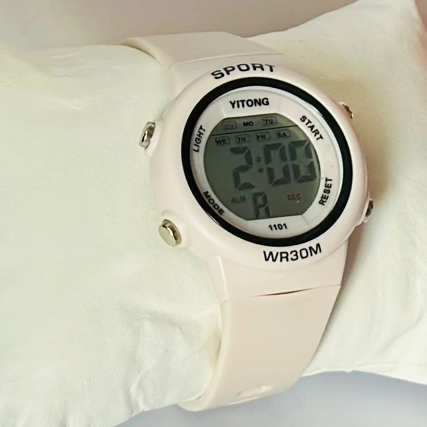 white Yitong digital sports watch