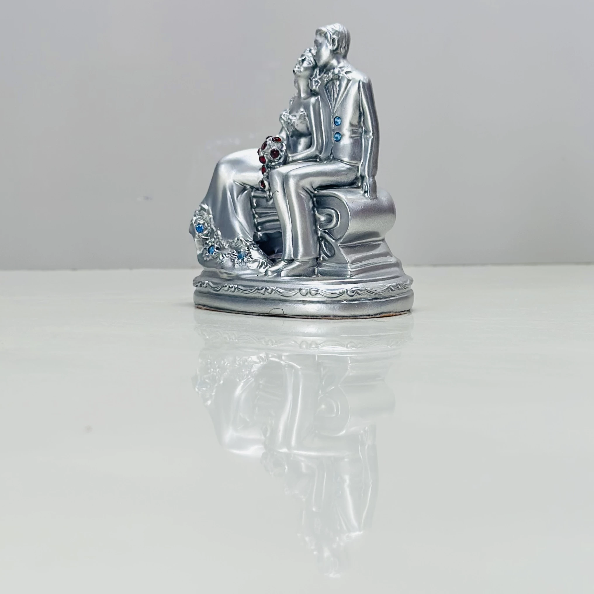 Romantic Couple Statue (SKU-MH1I88)