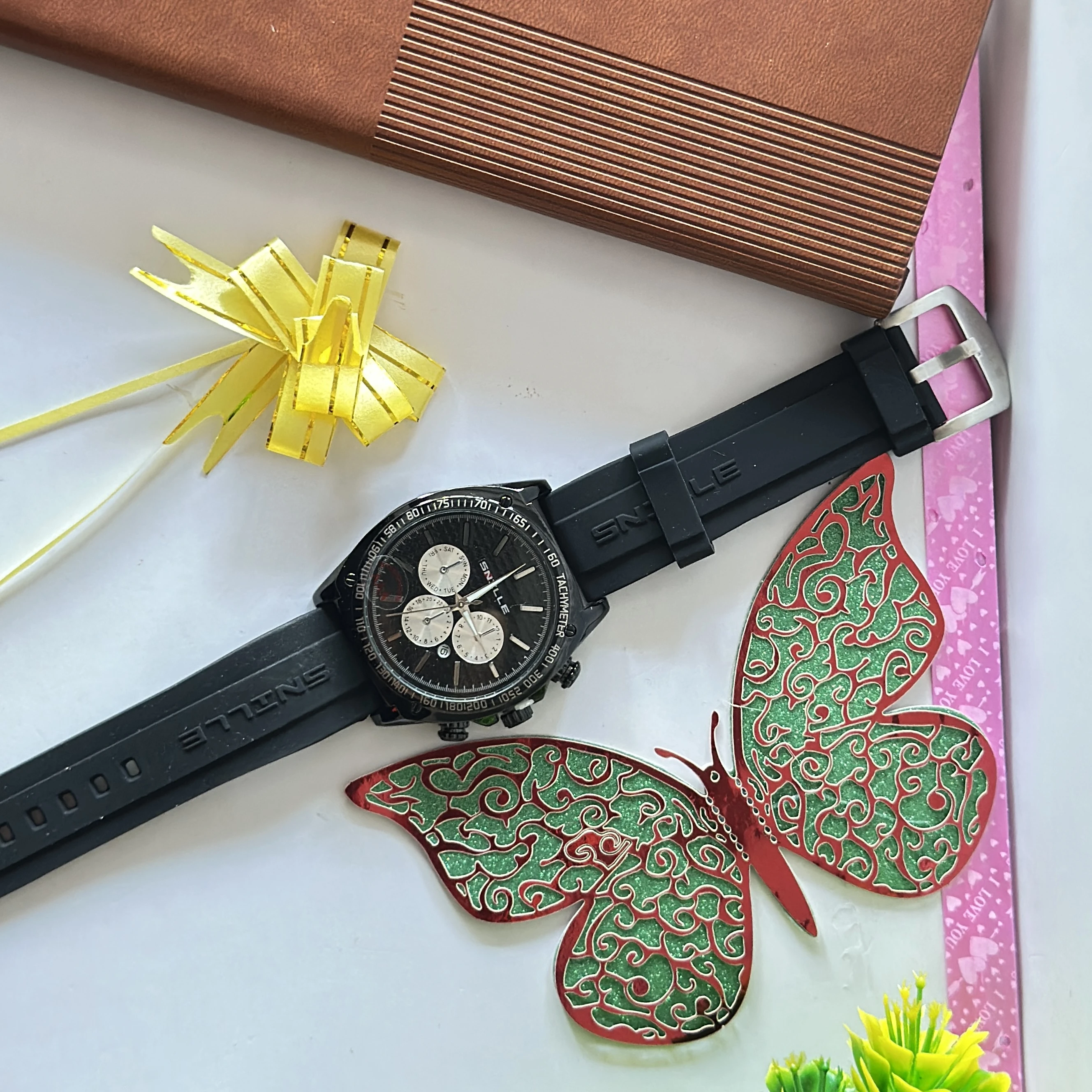 Snille brand analog wristwatch
