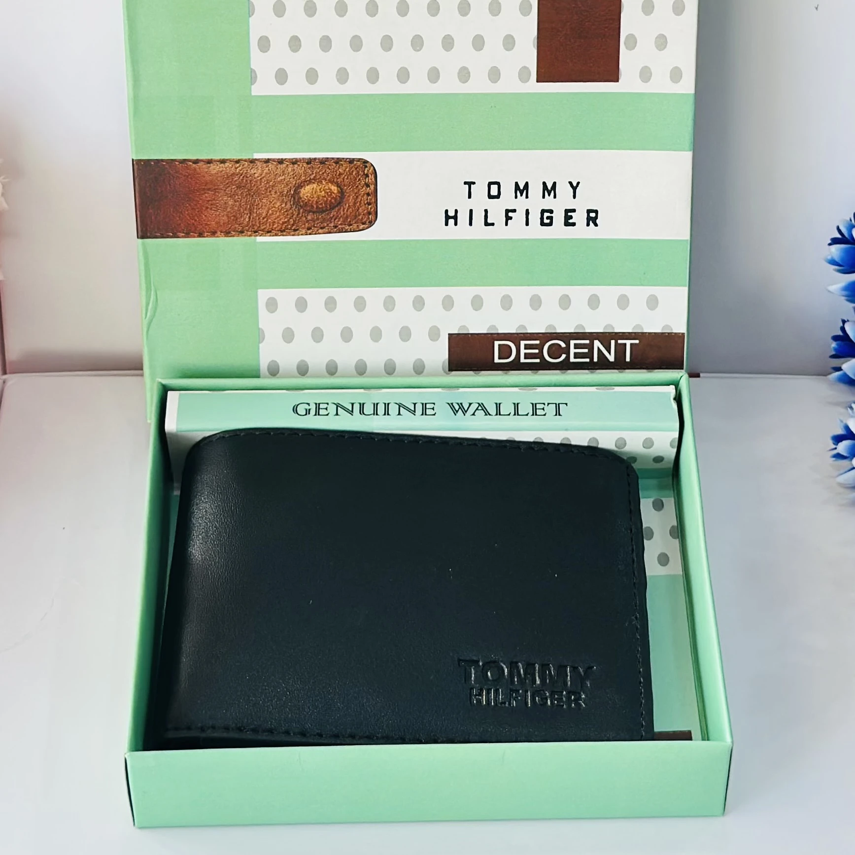 Tommy Hilfiger Men's Slim Leather Bifold Wallet