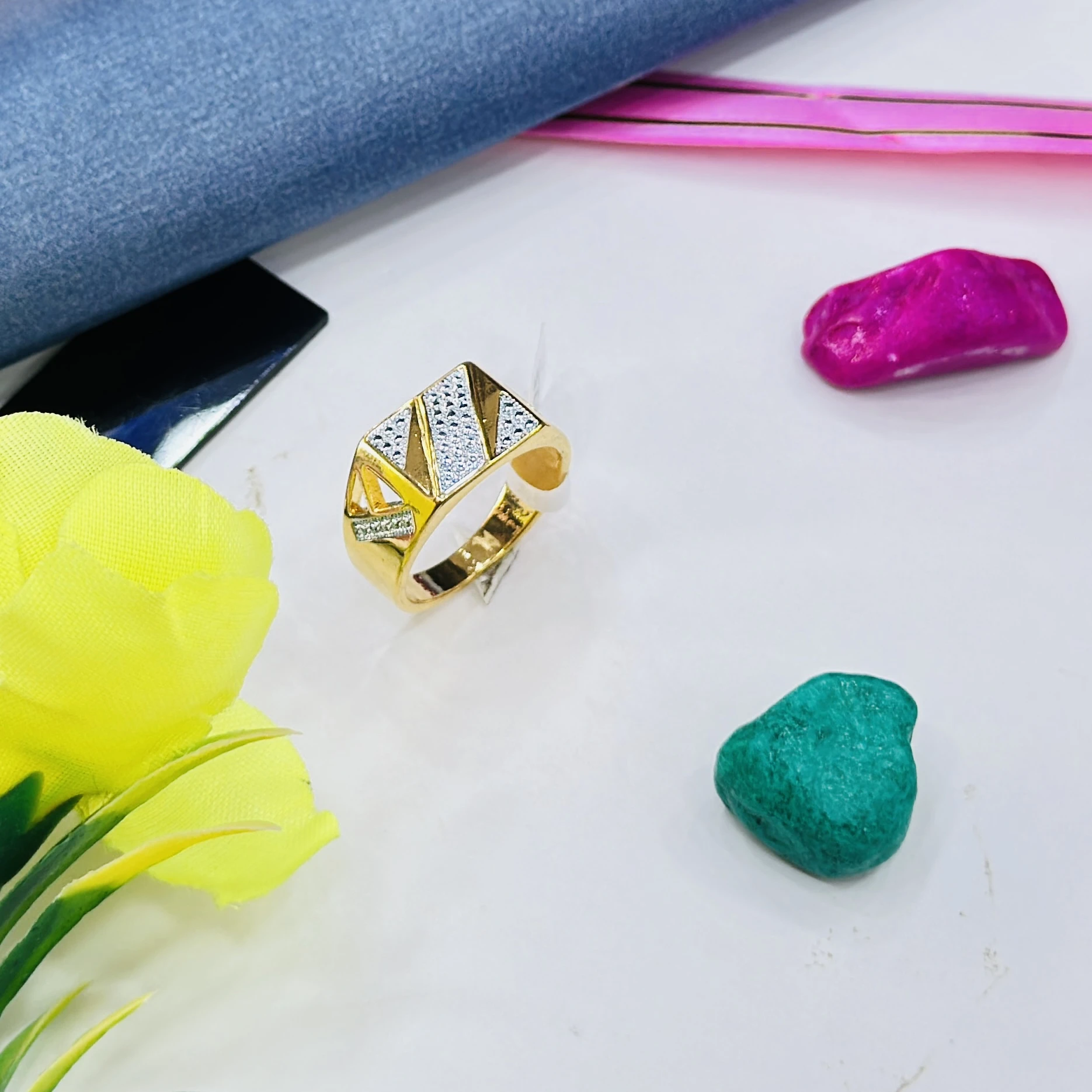 Ginostone Golden Panther Motion Ring