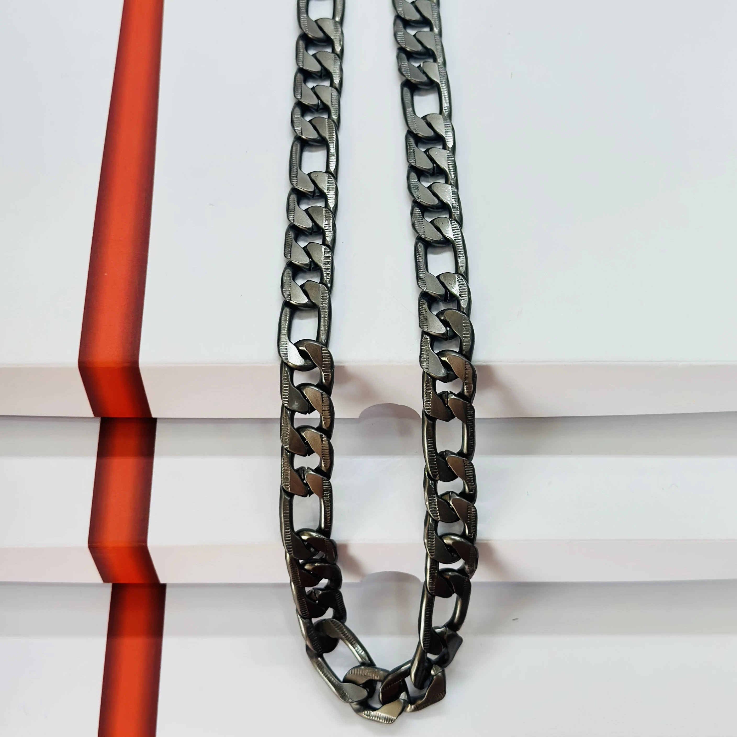 Black or grey aluminum curb chain