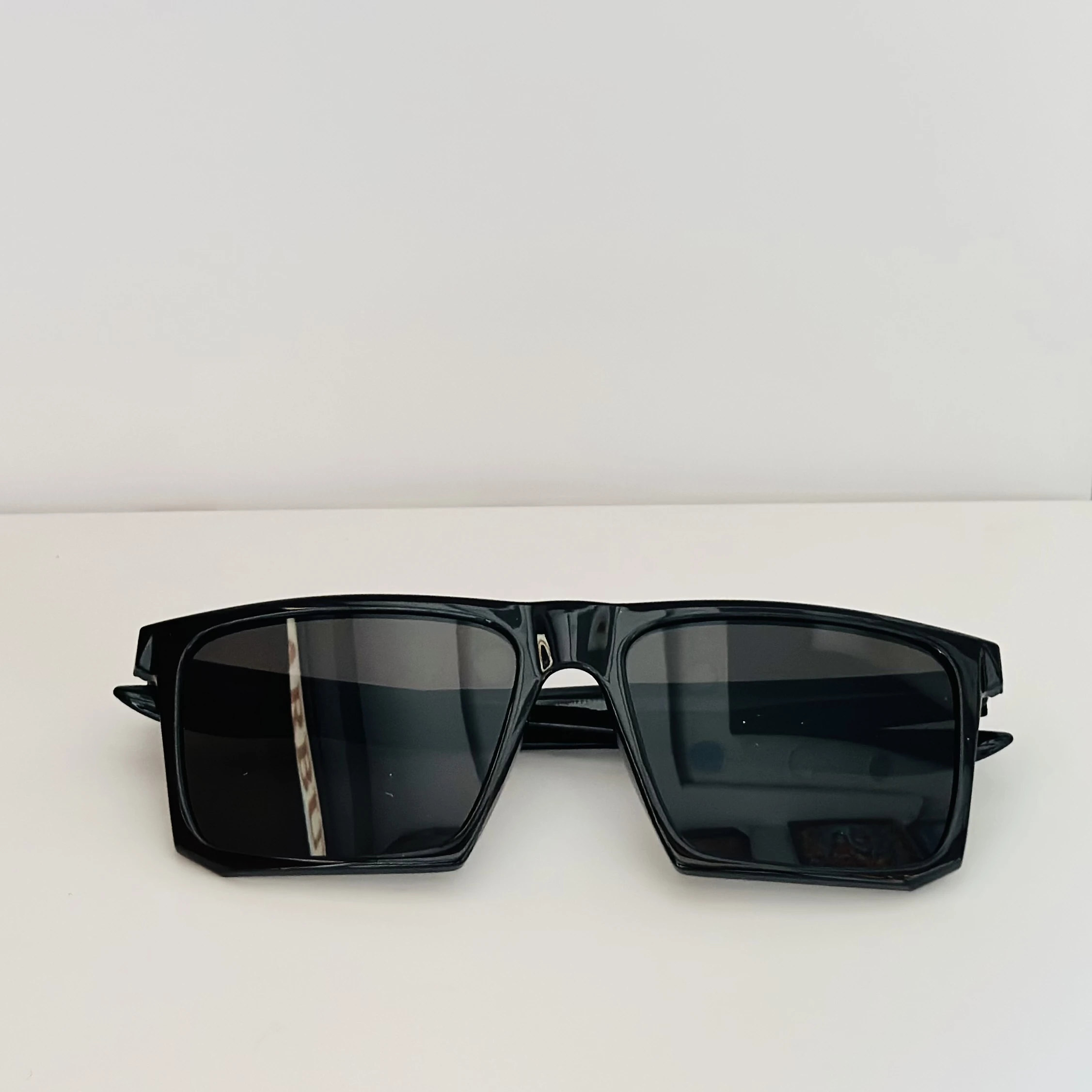 Black square sunglasses