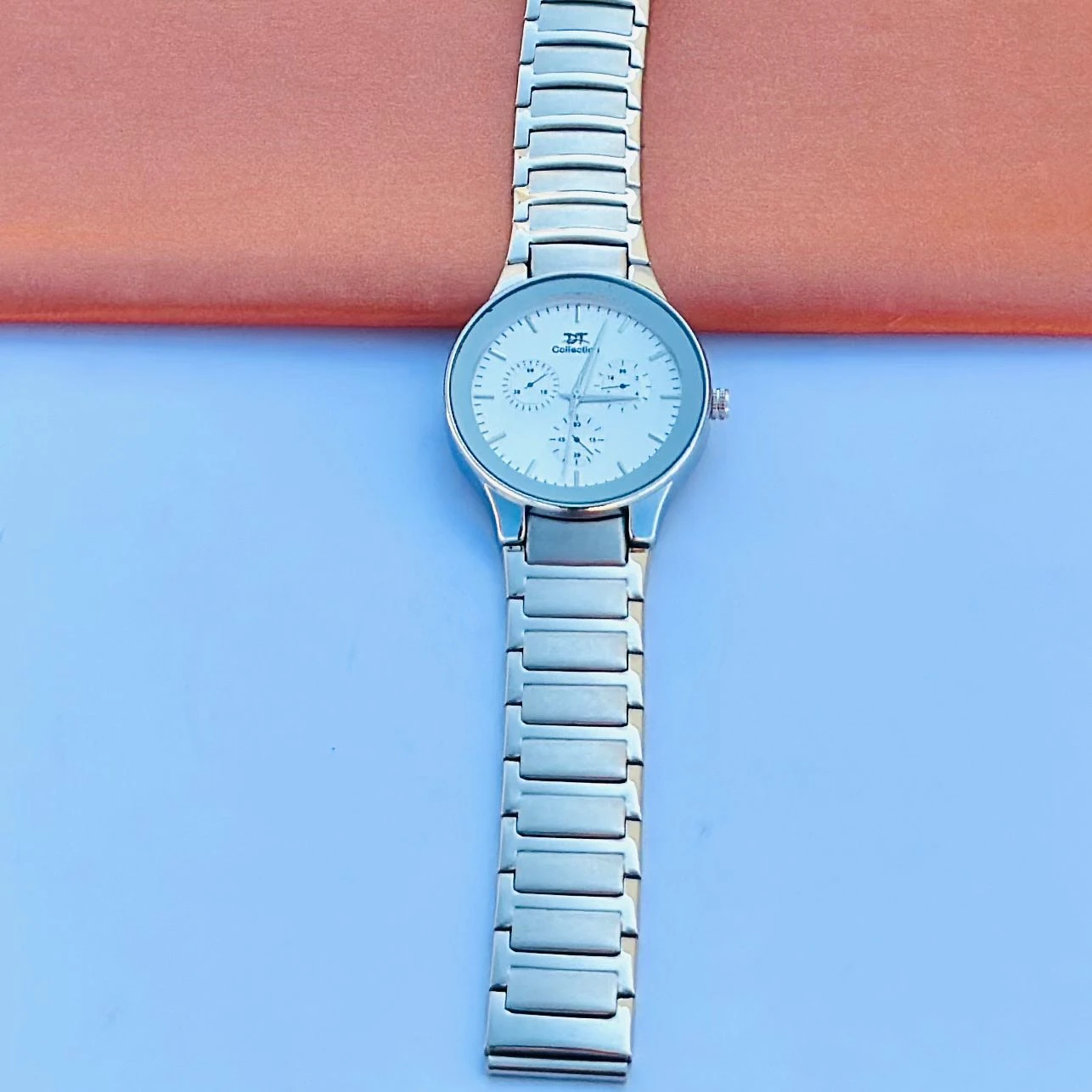 Silver design analog watch For man’s