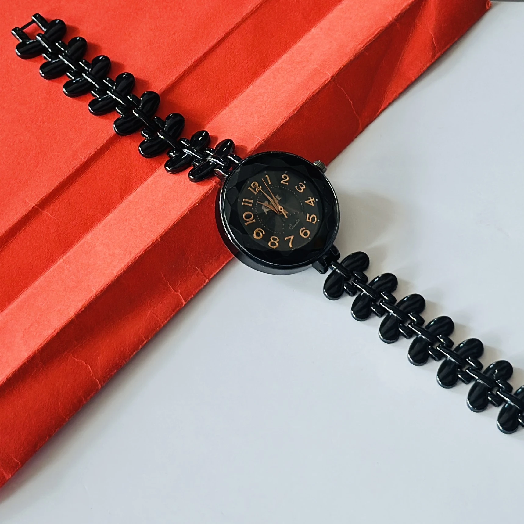 Black -toned women's analog watches