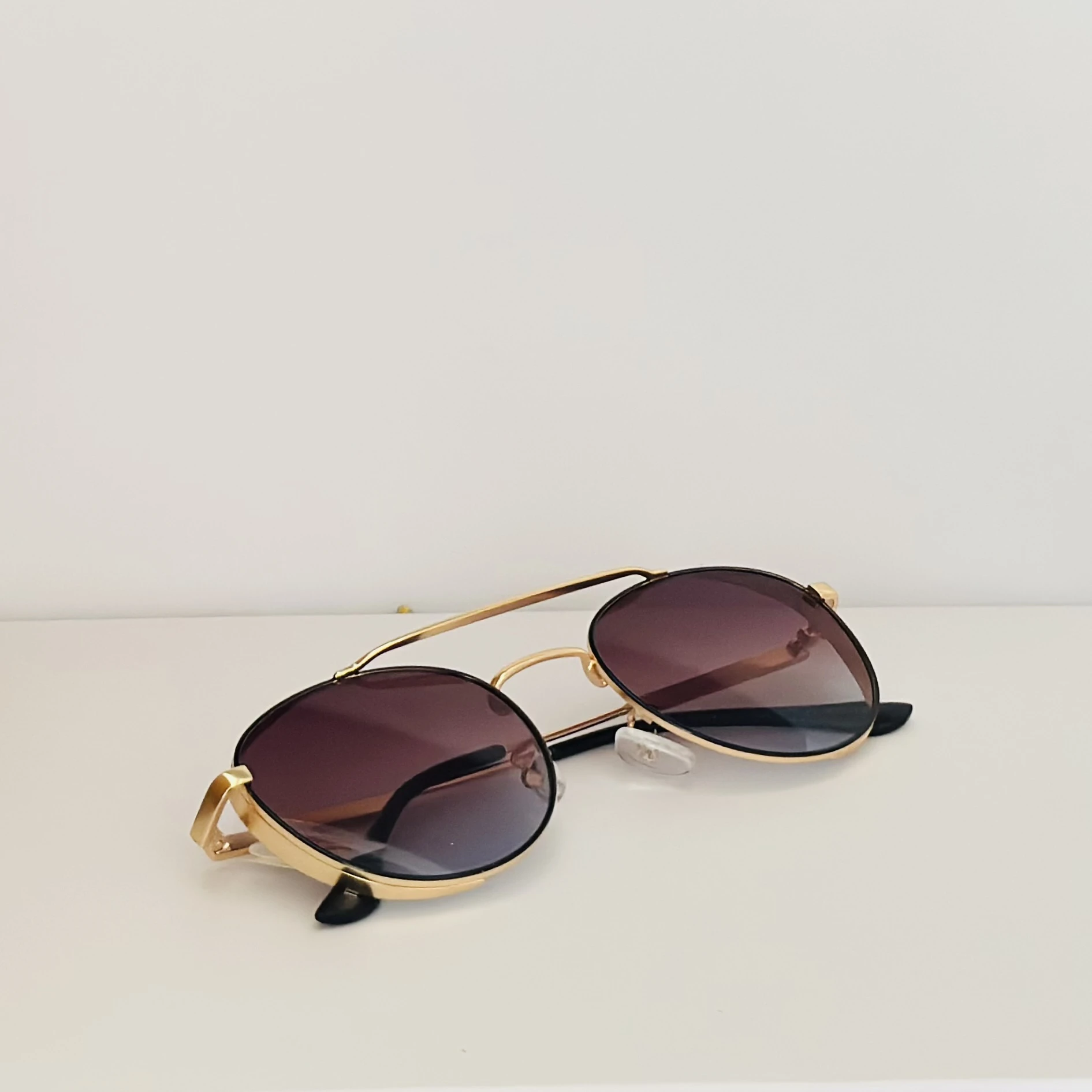 Mont Davis 2252 aviator sunglasses in golden and black.